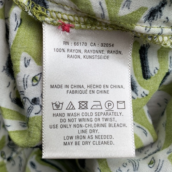 📌 ( Sold ) Anthropologie 16 of 52 conversations Cat Print Top - Picture 5 of 6